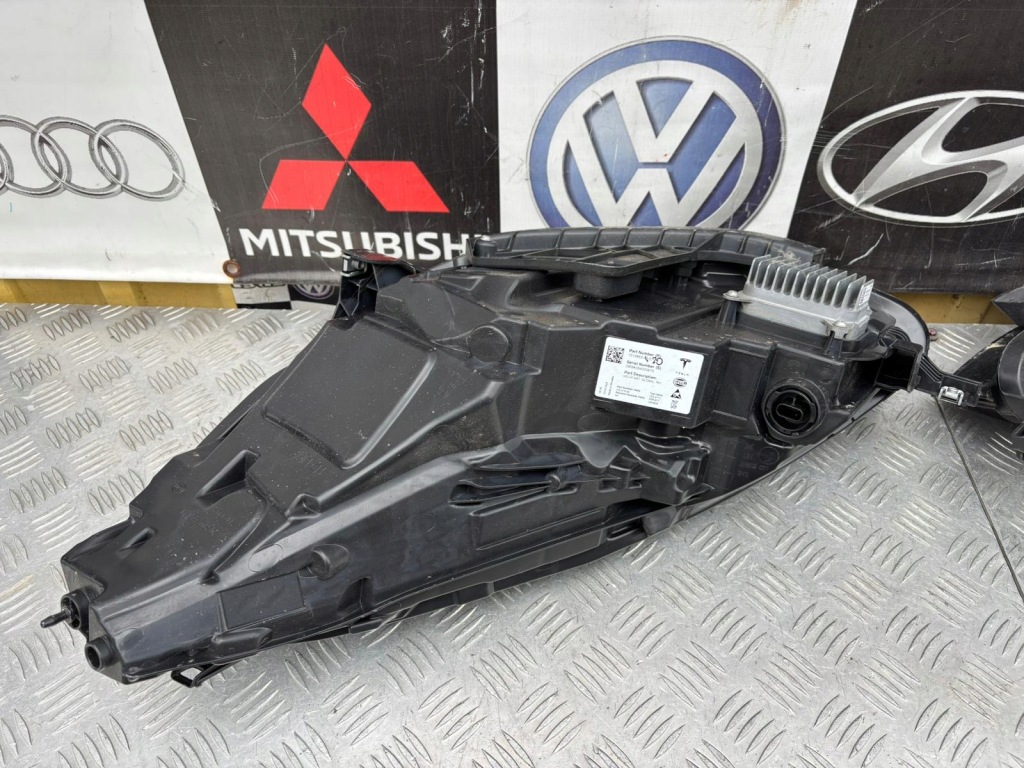 Tesla model y фара правий ліва перед ideał full led 2024r. 1514952 1514953 Зі Шроту