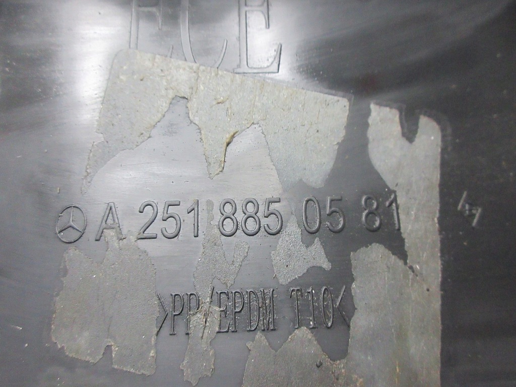 фото №7, Mercedes w251 a2518850581 подкладка pod номерной знак