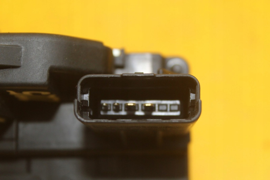 фото №7, Замок дверь правый перед hyundai i20 i 5d 81320 1j020