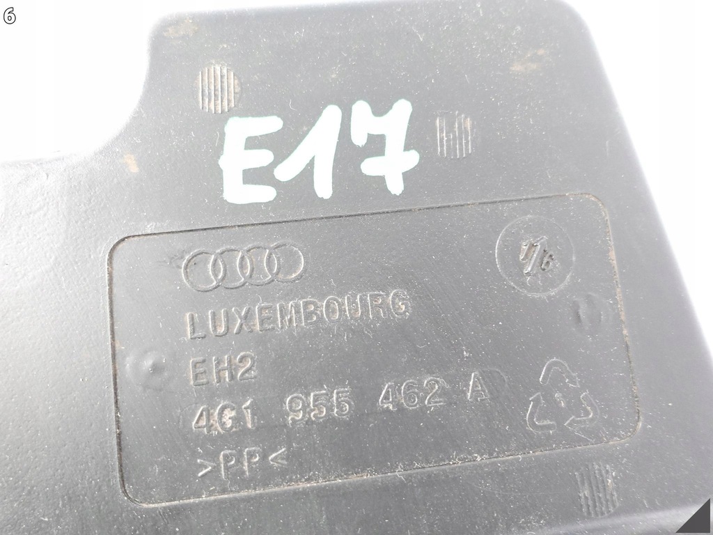 фото №7, Audi a6 s6 4g0 a7 s7 4g8 c7 lift 10-18 заливная горловина бачок омывателя крышка