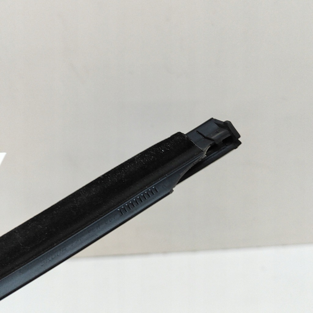 фото №5, Skoda enyaq iv 2021 левая сторона молдинг / прокладка стекло дверь