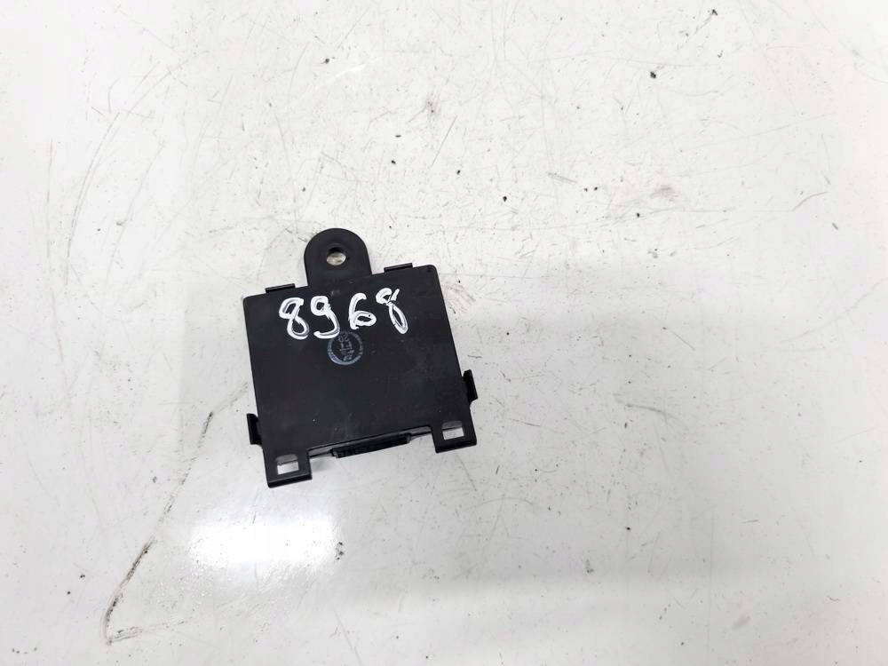 Купить Tesla model s модуль управление двери 2014 106965100e 1069651-00-e