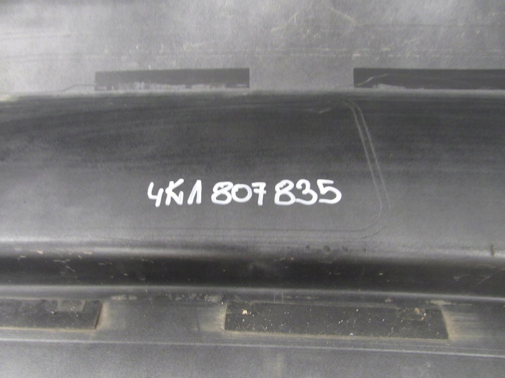 фото №7, Audi e-tron бампер задня