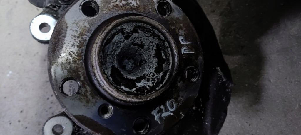 фото №3, Bmw f20 n47 ступица поворотный кулак правый перед