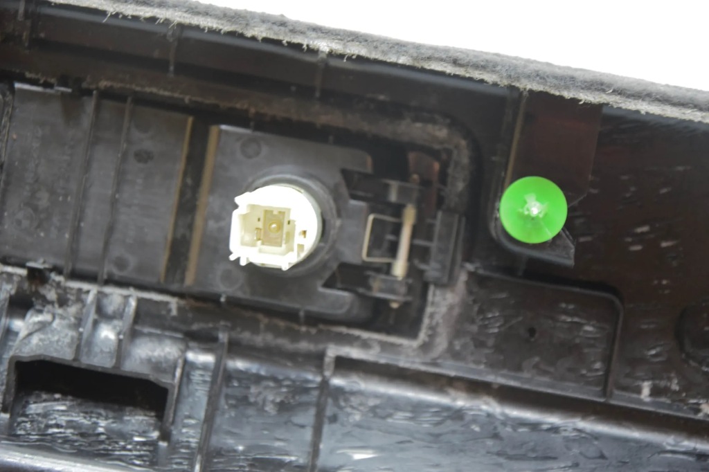 Правый  обивка багажника bmw 7438196 3.0l hybrid 210kw 2025 Доставка