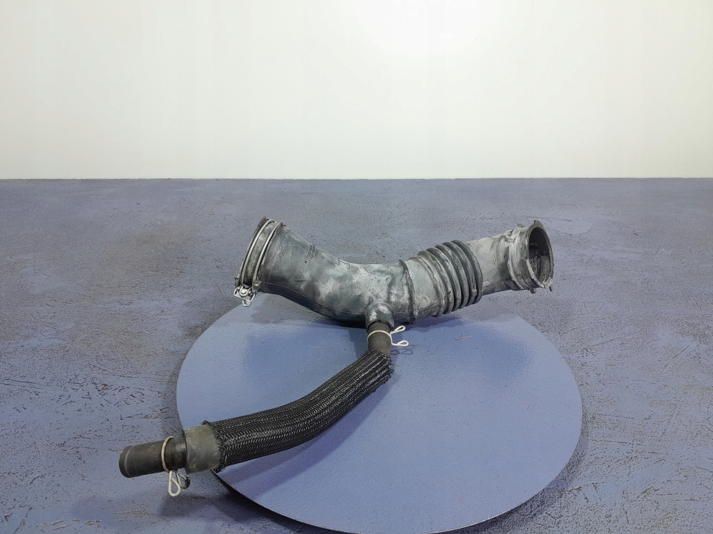 Lexus ux 250h 2.0 шланг патрубок труба повітря 17880-24040 Ціна