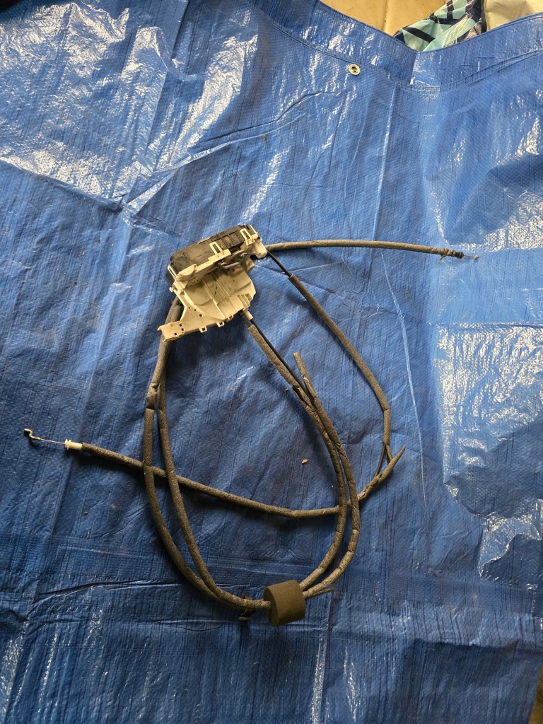 Купити Sprinter 906 замок двері бокових розсувних правих a9067304335 європа