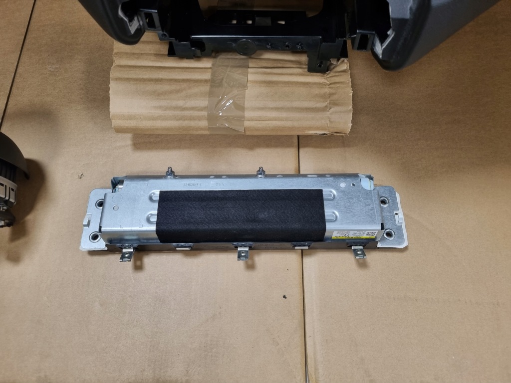 Volvo xc60 2 приборная панель кожа панель  оригинал подушка безопасности водитель пассажир коленный Доставка