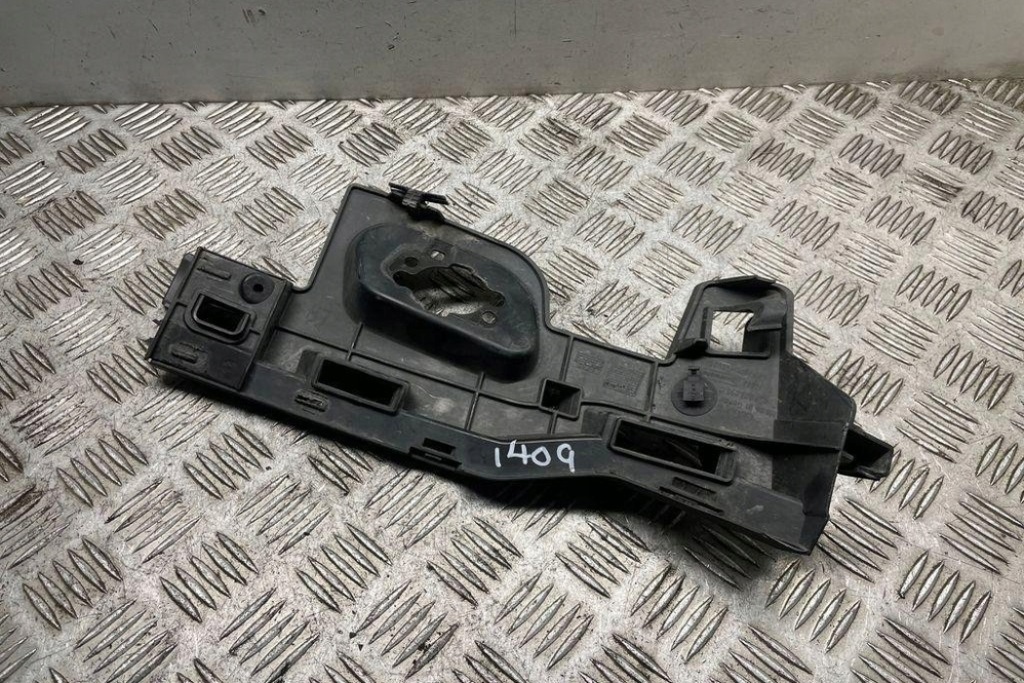 Купити Лівий напрямна передній бампера audi a7 sportback 4ga, 4gf 4g8807095c