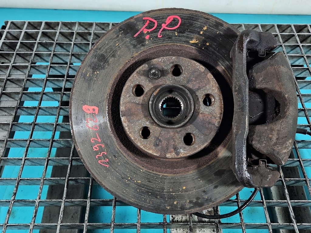 фото №1, Поворотный кулак правая ступица перед 2.2 jtd lancia phedra 02-10