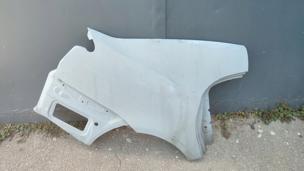 фото №1, Toyota avensis ii t25 крыло правый задняя задний t25