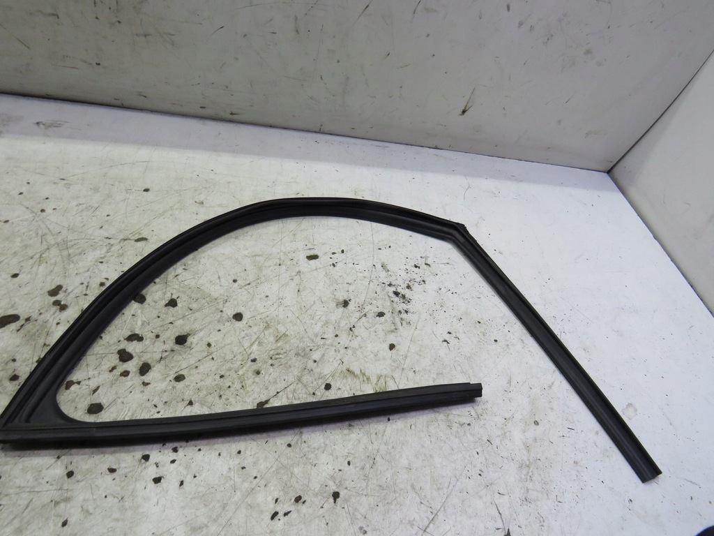 фото №1, Прокладка стекло дверь правый перед mazda 3 bm 13-
