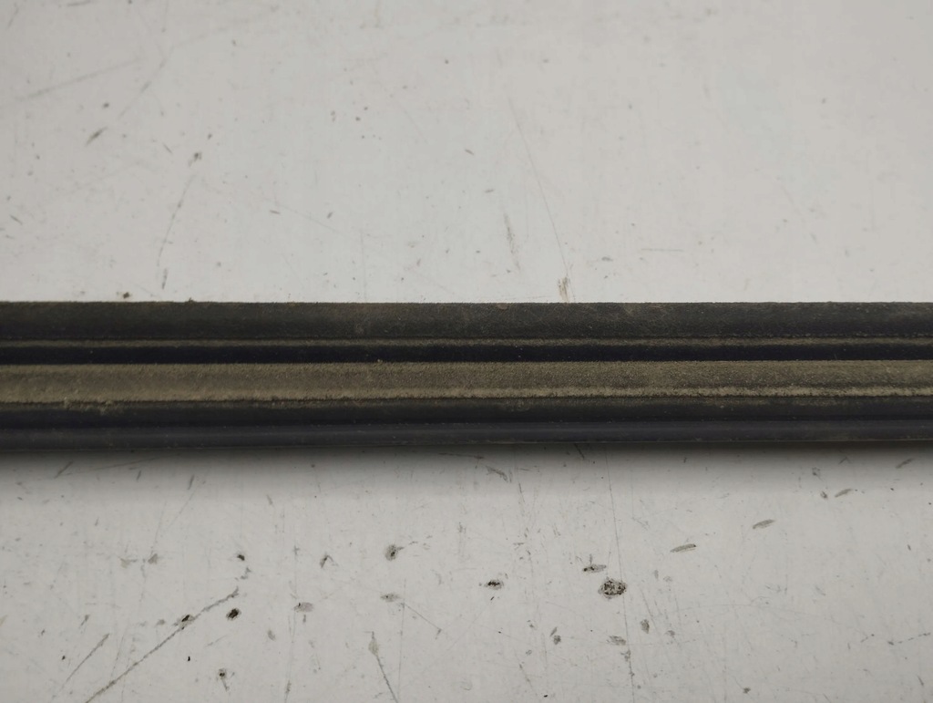 фото №5, Chrysler town & country v левая сторона молдинг прокладка стекло дверь задних