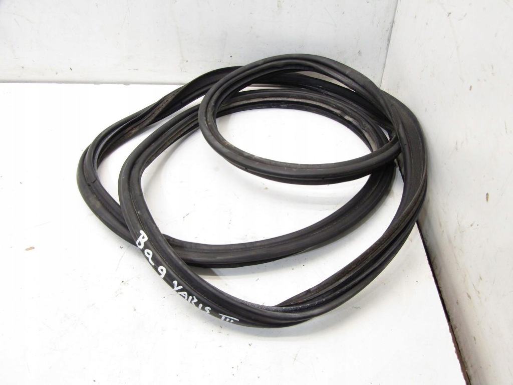 фото №1, Прокладка кузовная багажника задняя задняя toyota yaris iii