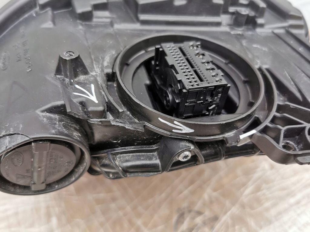 фото №7, Porsche taycan 9j1 19-24 лампа передня ліва full led europa 9j1941031e