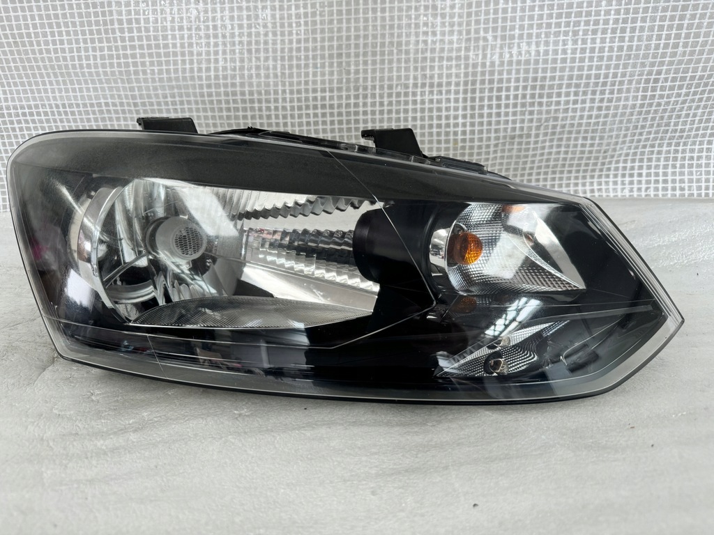 фото №1, Vw polo 6r0 правая лампа передняя