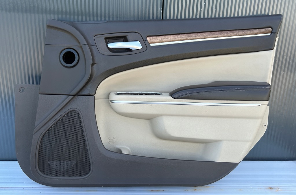 фото №2, Обшивка двері правий перед lancia thema 11- executive