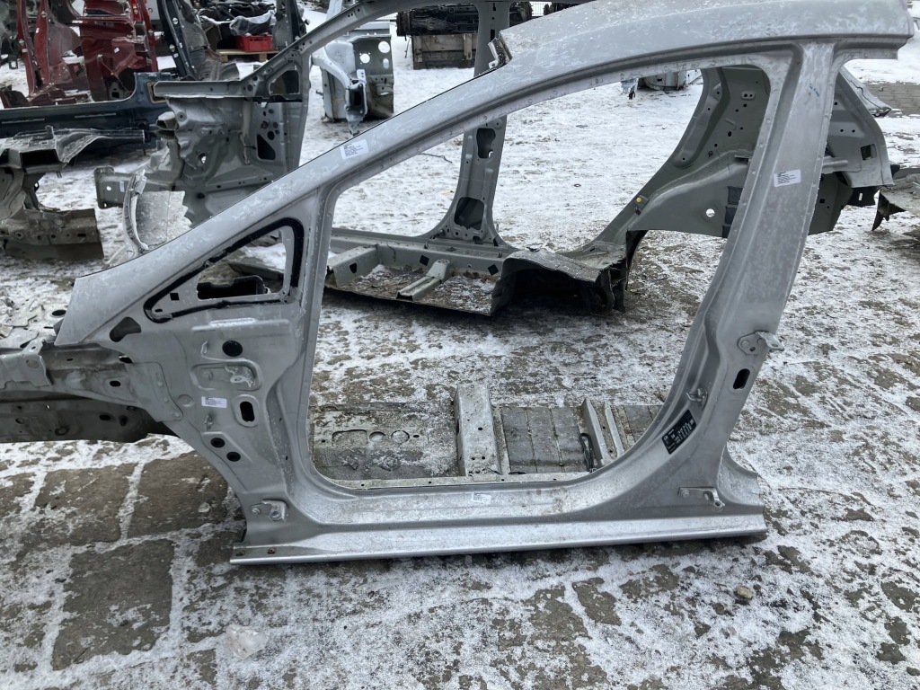Купити Поріг лівий długo обрізаний ford fiesta mk8 5d 17- 6h
