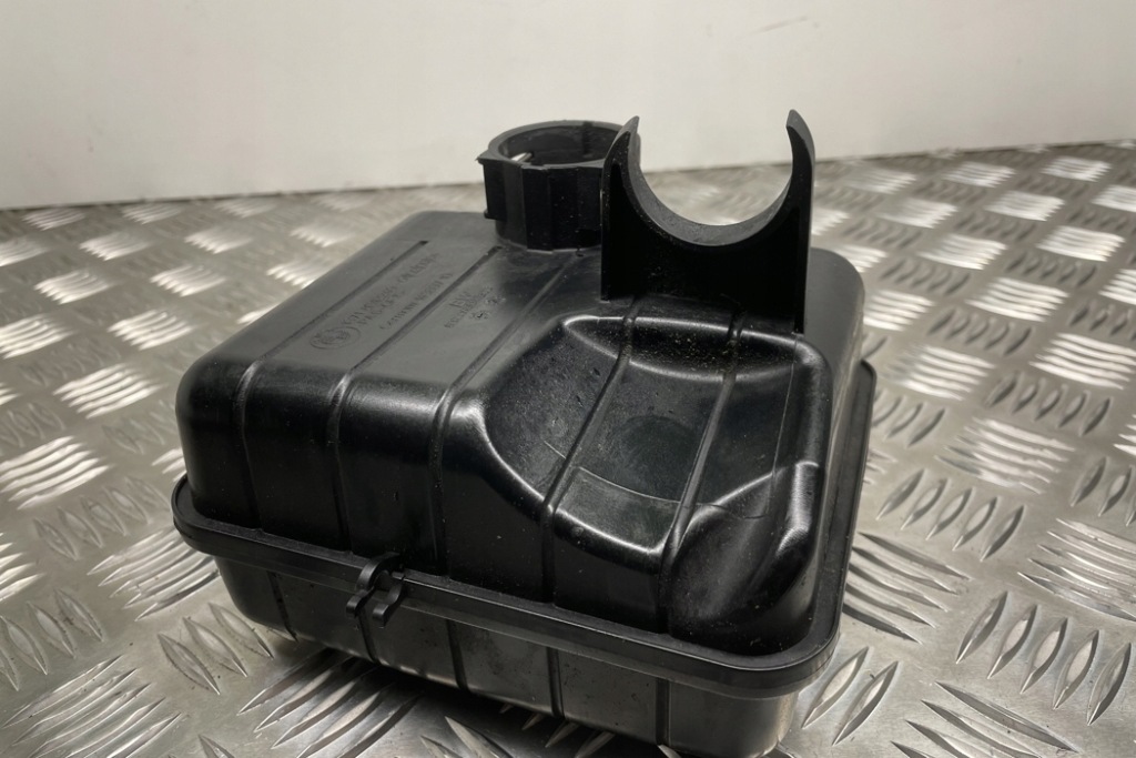 фото №8, Резонатор всмоктуючий bmw 5 touring f11 8512249 2.0l дизель 135kw 2012