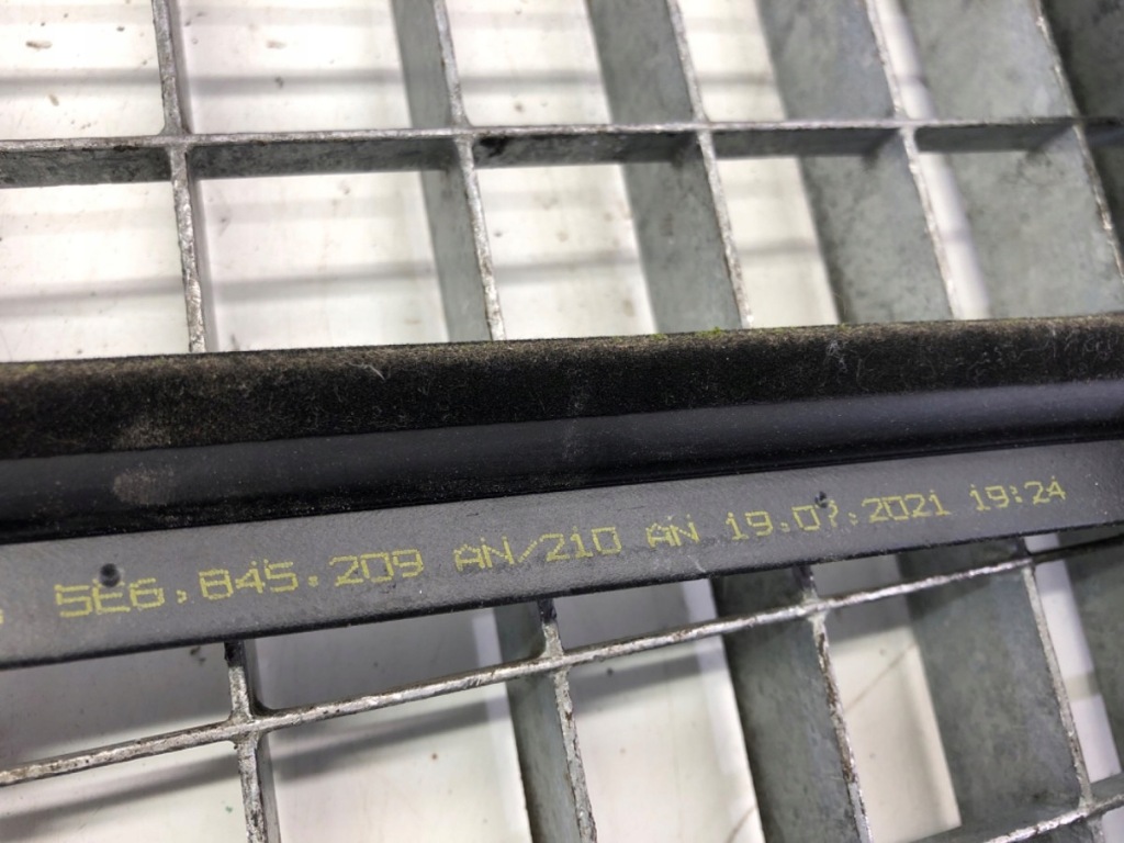 фото №4, Молдинг рамка двері задня ліва скло 5e6845209an skoda octavia iv 20-22