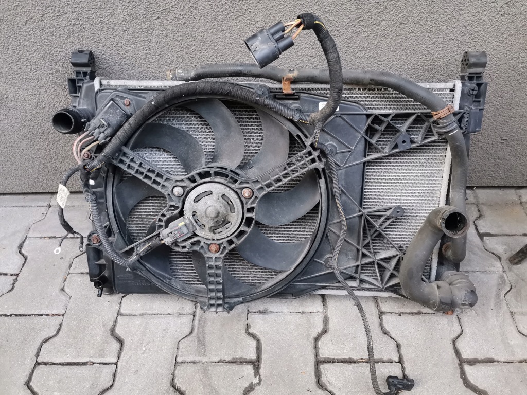 Купити Радіатор води вентилятор opel corsa d 1,3 cdti