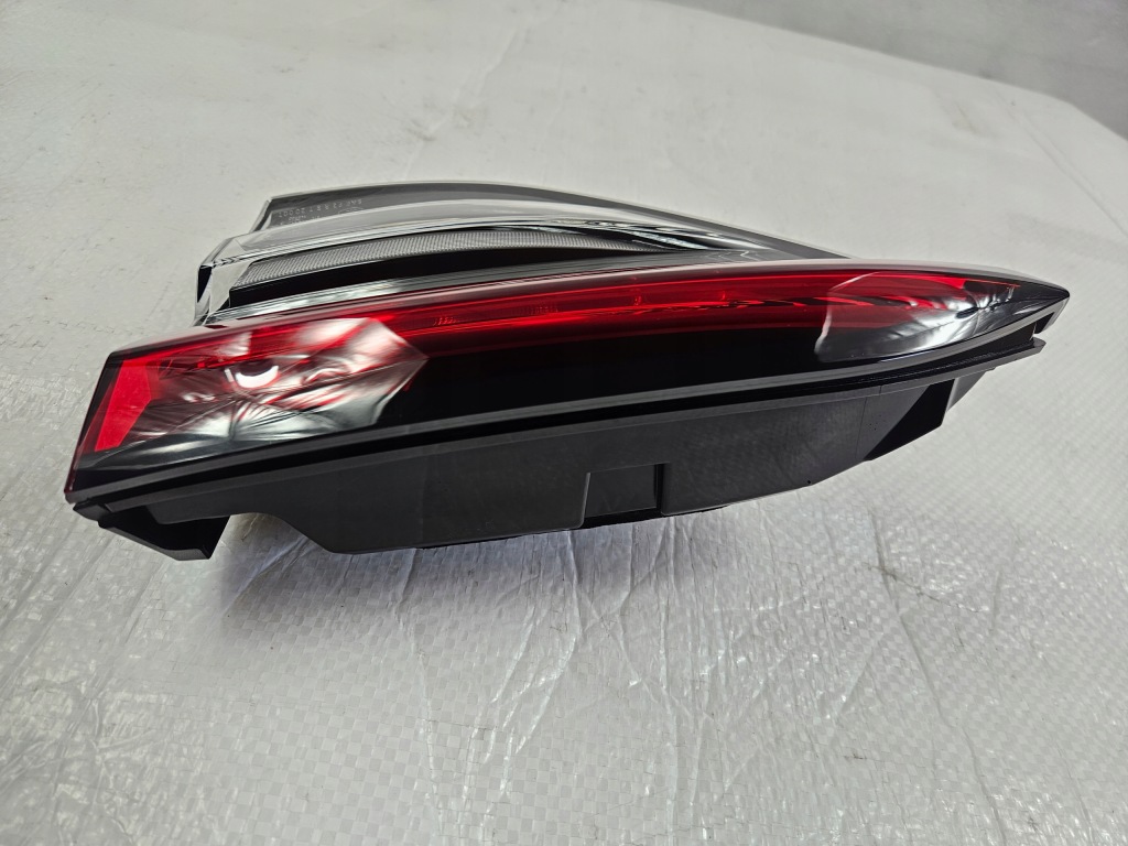 Правий задня фара w кришці  led maserati levante m161 рестайлінг  0670155103 Ціна