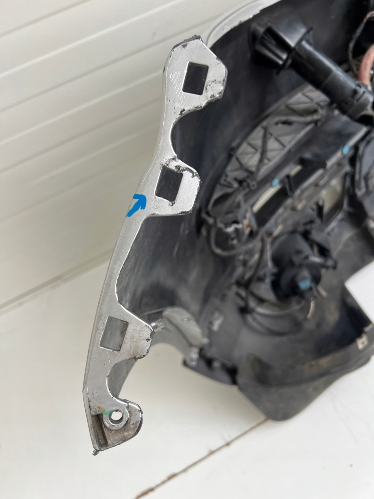 Бампер перед передній audi q7 4l рестайлінг  комплектний  решітка  решітка радіатора 4 pdc омивачі Зі Шроту