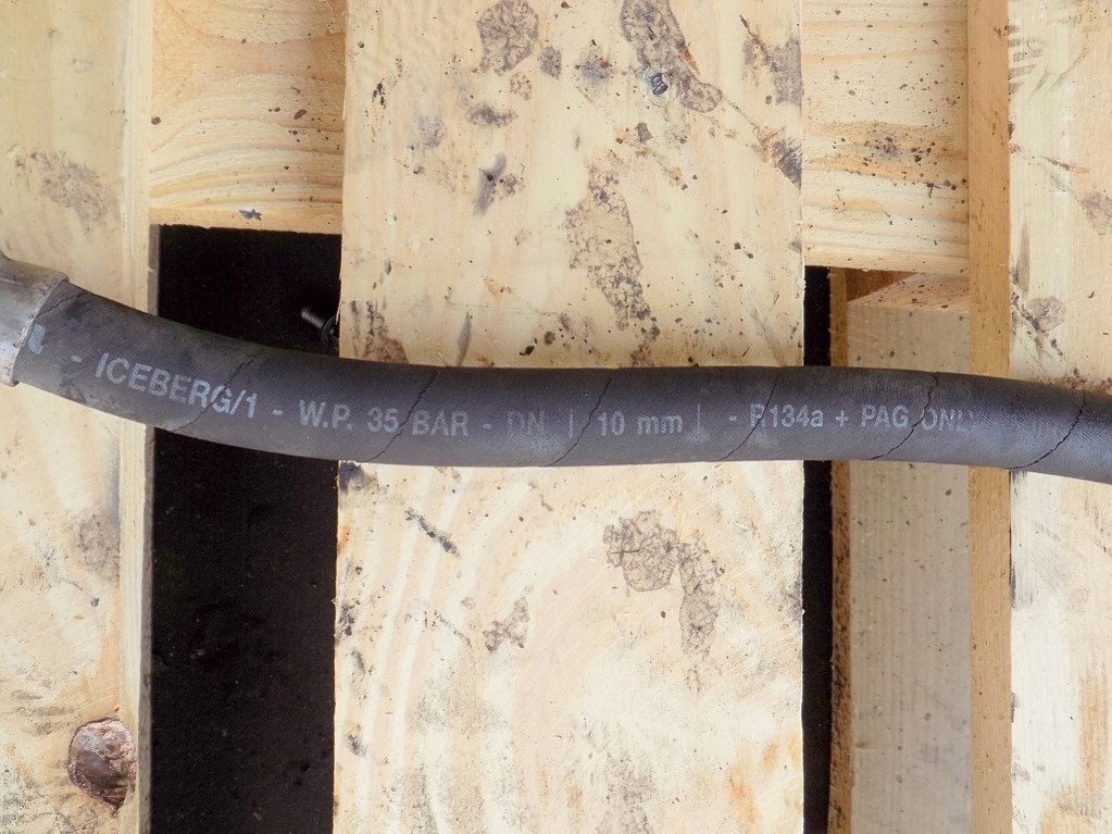 фото №10, Mitsubishi carisma lift 1.9td шланг кондиционера