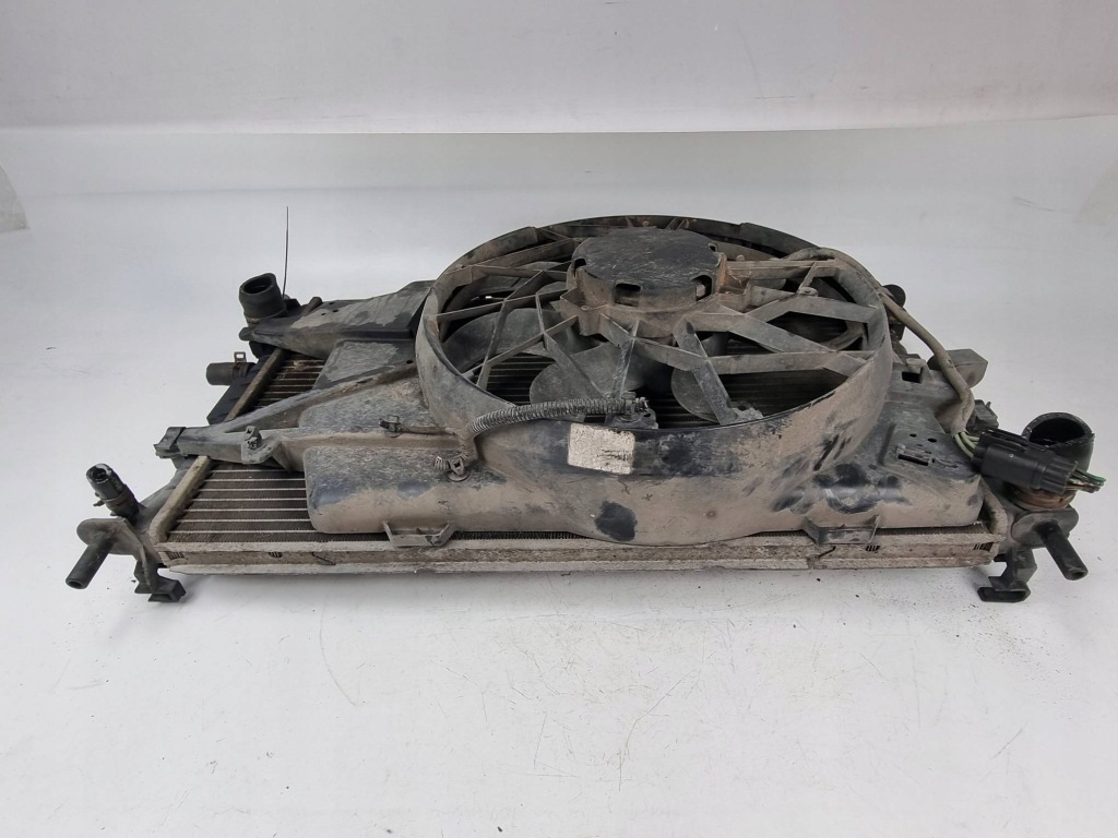 Радиатор воды 2s41-8c607aa ford focus 1 Оригинал