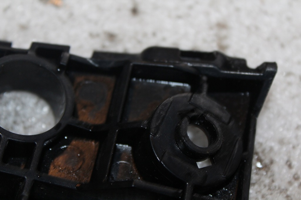 фото №11, Toyota auris h b e15 04.10 - 09.12 кронштейн бампера направляющая левый