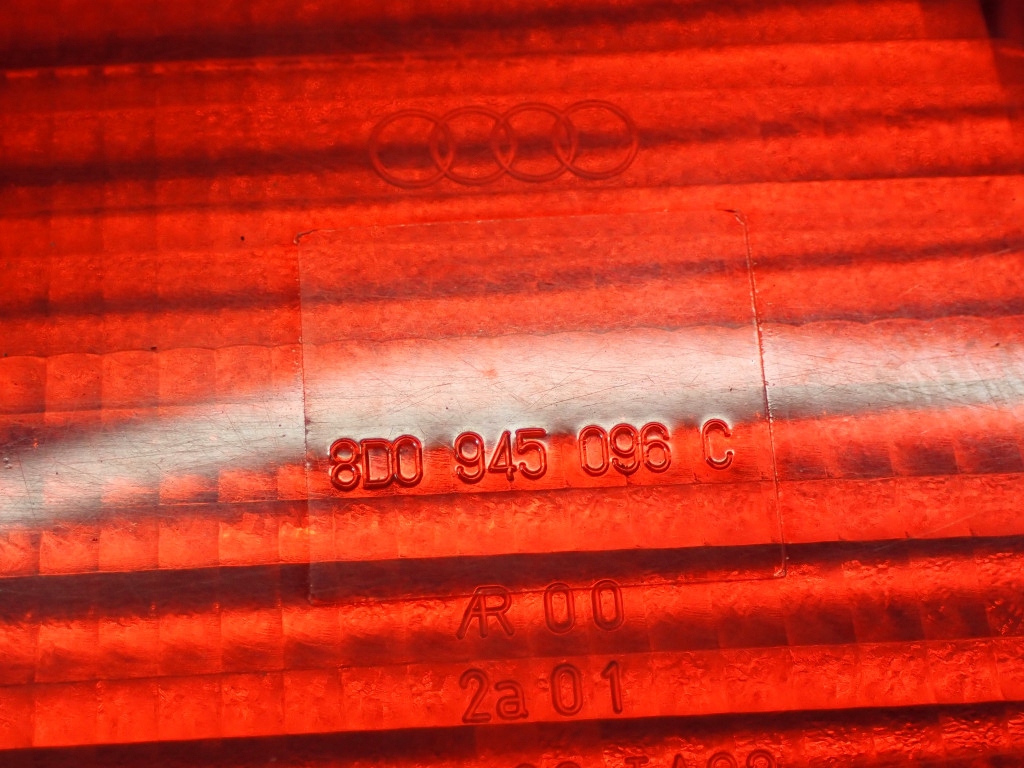 фото №6, Audi a4 b5 sedan 94-99 лампа задня права молдинг 8d0945096c