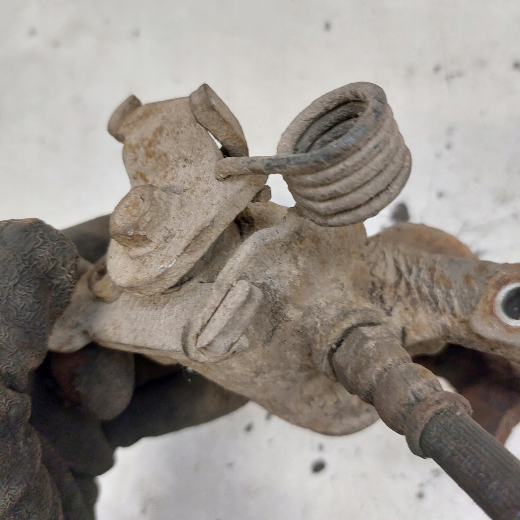 фото №13, Smart forfour суппорт тормозной левый задняя чугунный