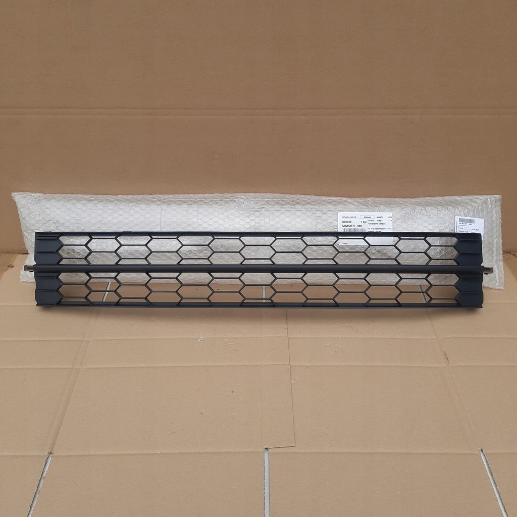 фото №1, Решітка середня бампера перед skoda rapid nowa