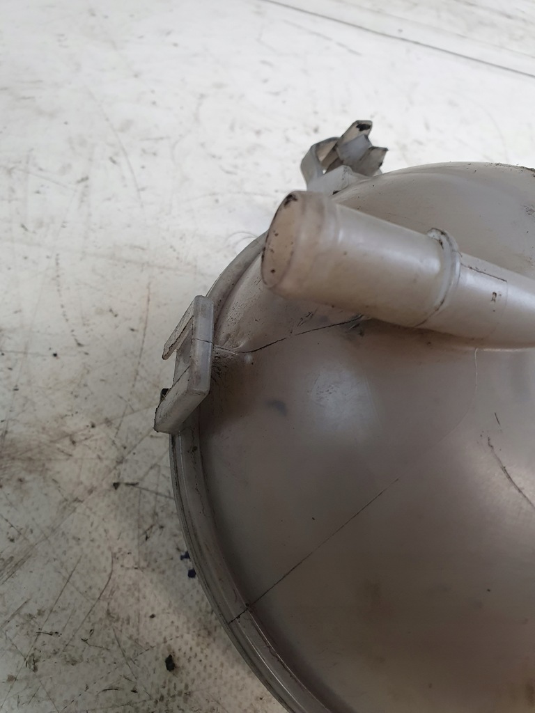 фото №9, Бачок расширительный оригинальный номер 5q0121407g volkswagen passat b8 2.0tdi 15r.