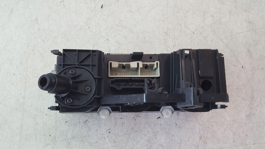 фото №3, Панель кондиционера vw eos 2,0 fsi