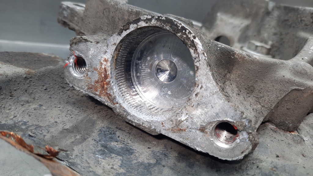 фото №8, Поворотный кулак правая 9461944 volvo v70 ii 00-07r 2.4b 140km