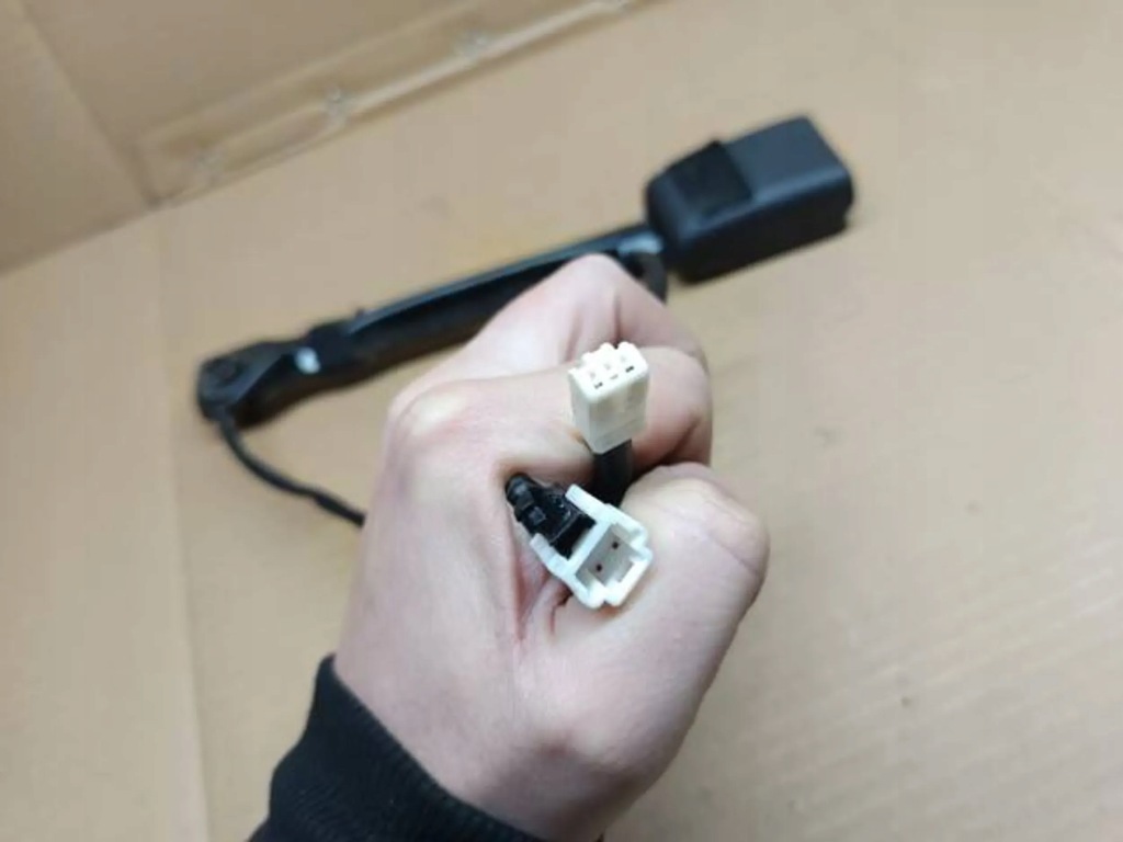 Клипса поперечина левое  перед водителя nissan juke f15 в Украине