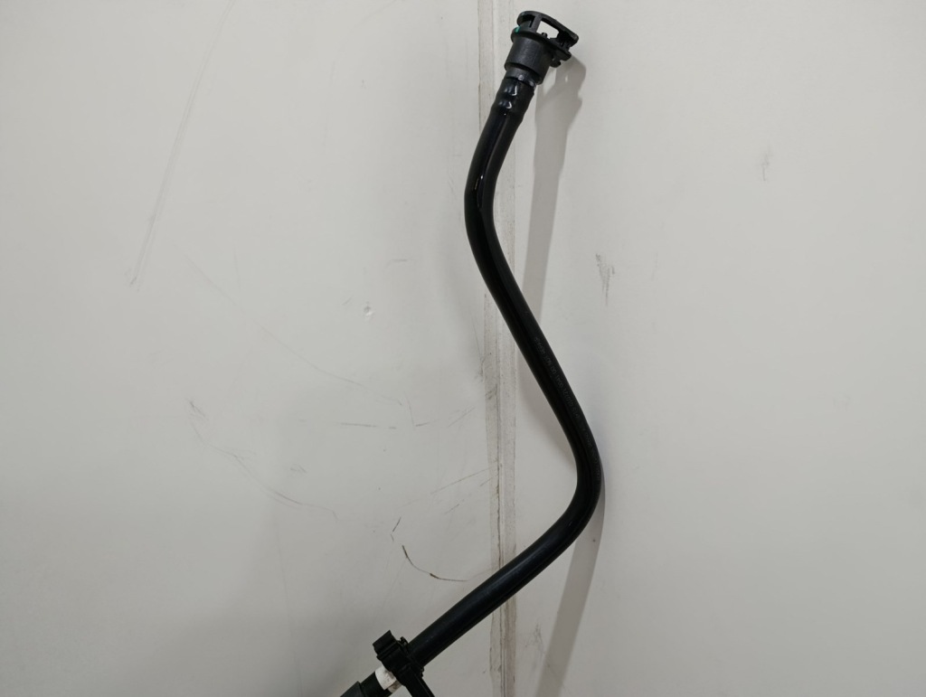 31432859 патрубок труба шланг паливної  volvo xc60 2 в Україні