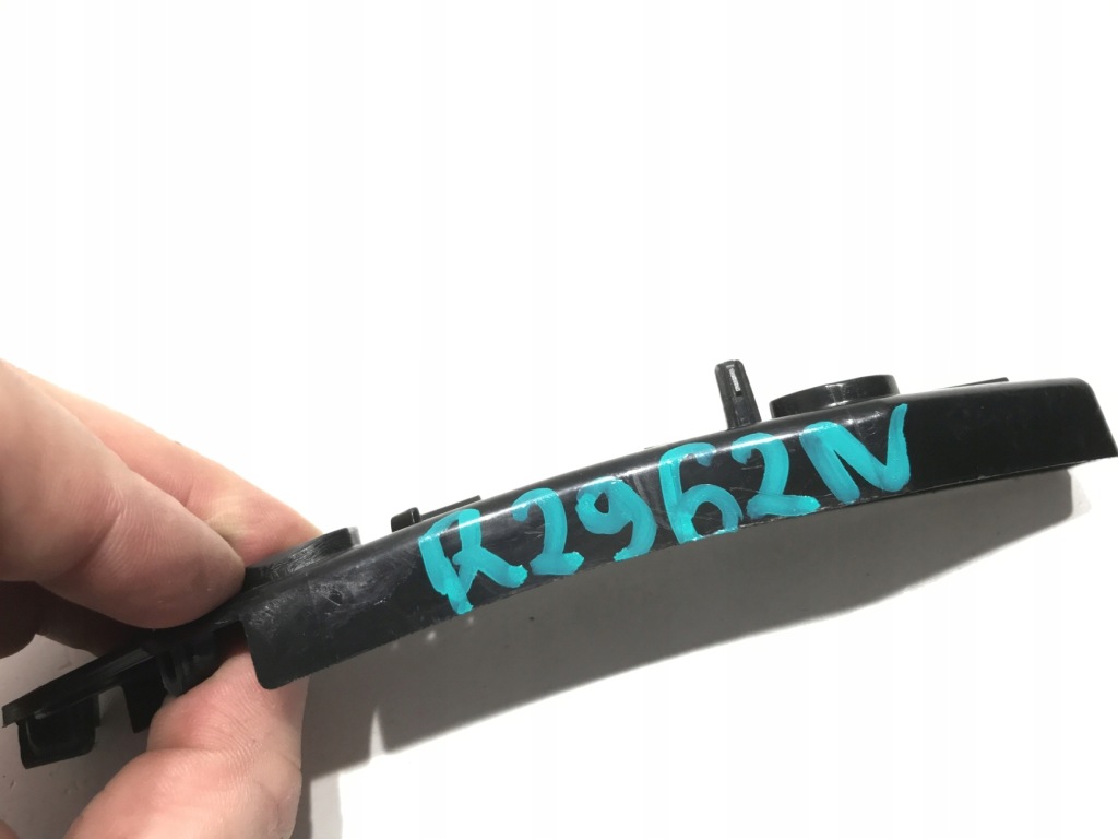 Tesla model 3 напрямна бампера лівий 1084181-00-e в Україні