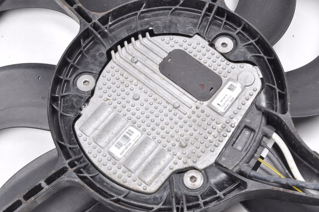 Maserati ghibli 3 2.0 рестайлинг  вентилятор радиатора воды 5020861/04 ld920003 Недорого