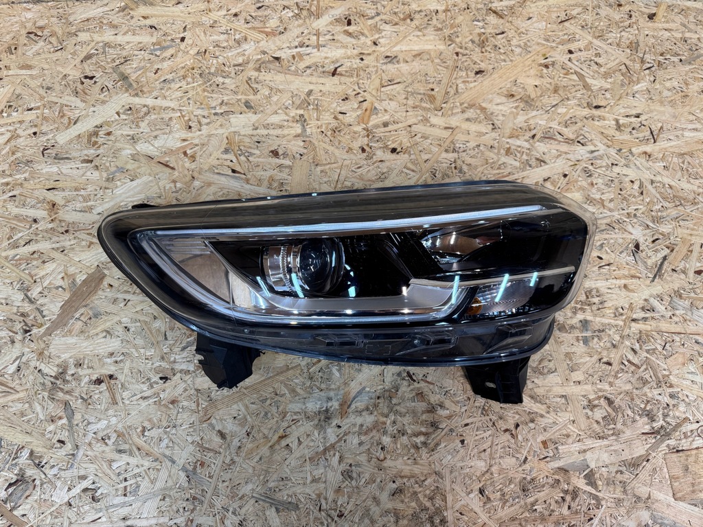 фото №1, Комплектна лампа права правий перед передня renault kadjar 260104607r