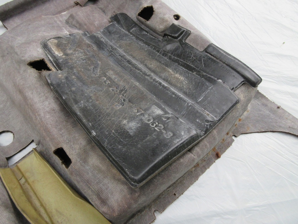 Обшивка пол mercedes w126 1266840929 коричневый с Разборки