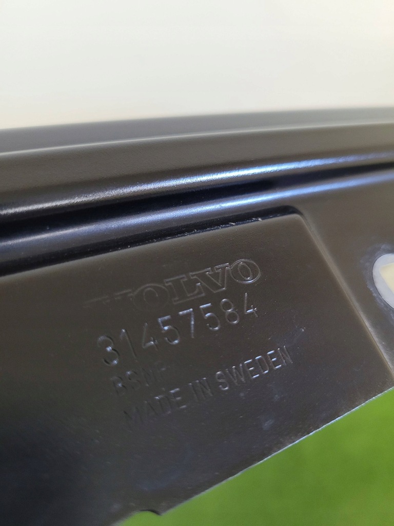 фото №12, Volvo xc40 xc-40 ex40 e-40 крыло правый перед передний молдинг 31457584