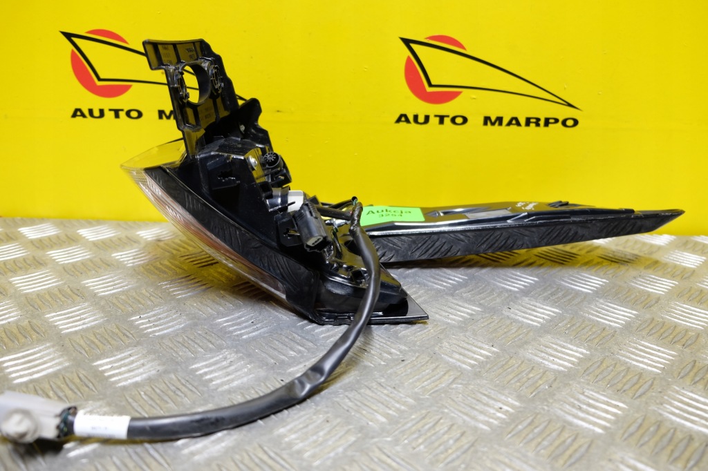 Купить Toyota sienna 2020 - фара задний  левая led америка