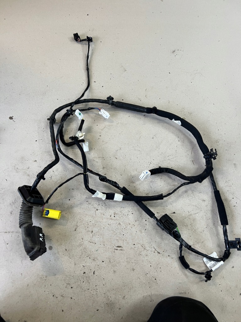 фото №1, Hyundai i20 ii 14- жгут дверь правая перед eu