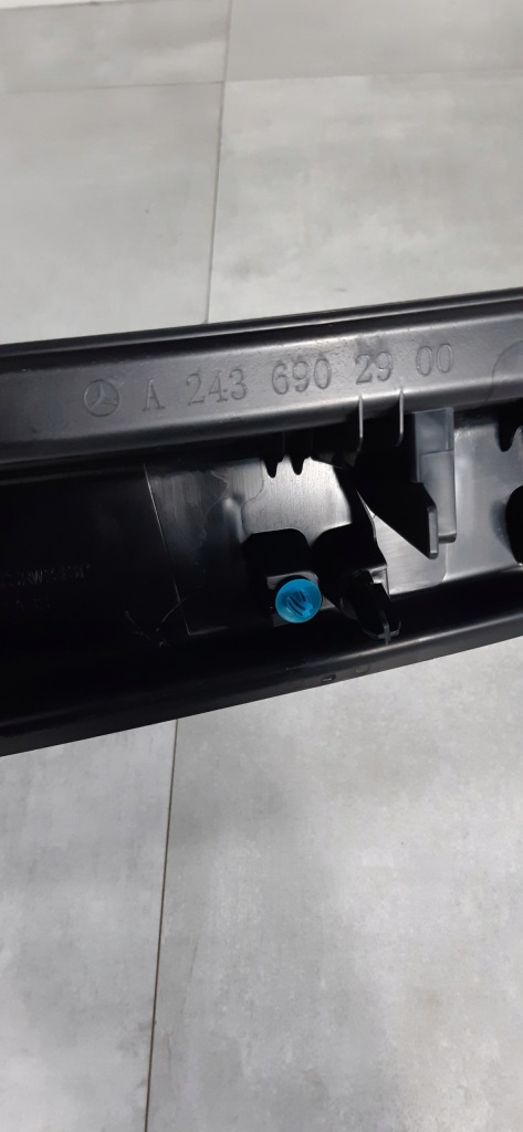 Mercedes eqb n243 x243 захист замка кришки a2436902900 в Україні
