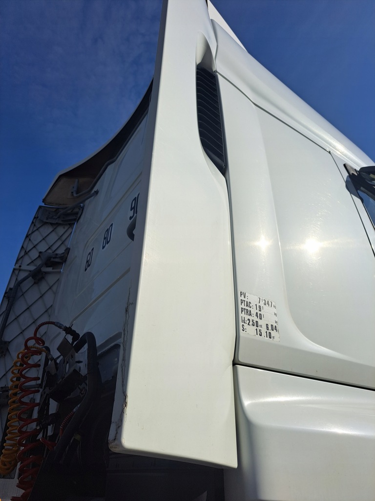 Спойлеры ветровики комплект renault premium dxi разные цвета в Украине