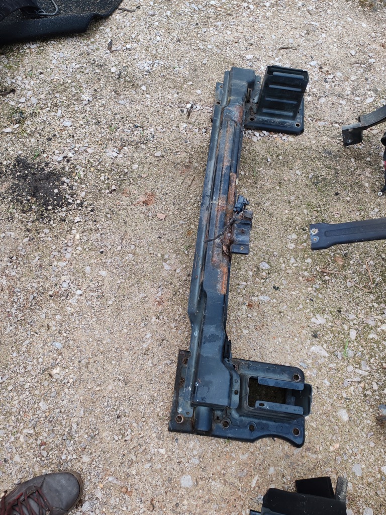 Ремінь передній балка бампера перед радіатор ssangyong korando 3 рестайлінг  13- Зі Шроту