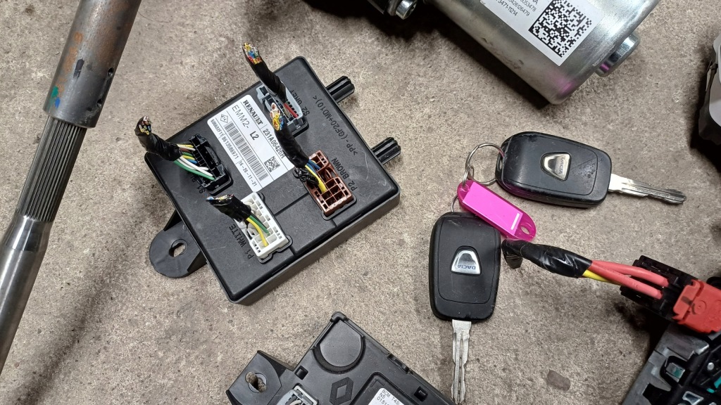 Dacia spring бортовой компьютер блок управления 237d40543r Недорого