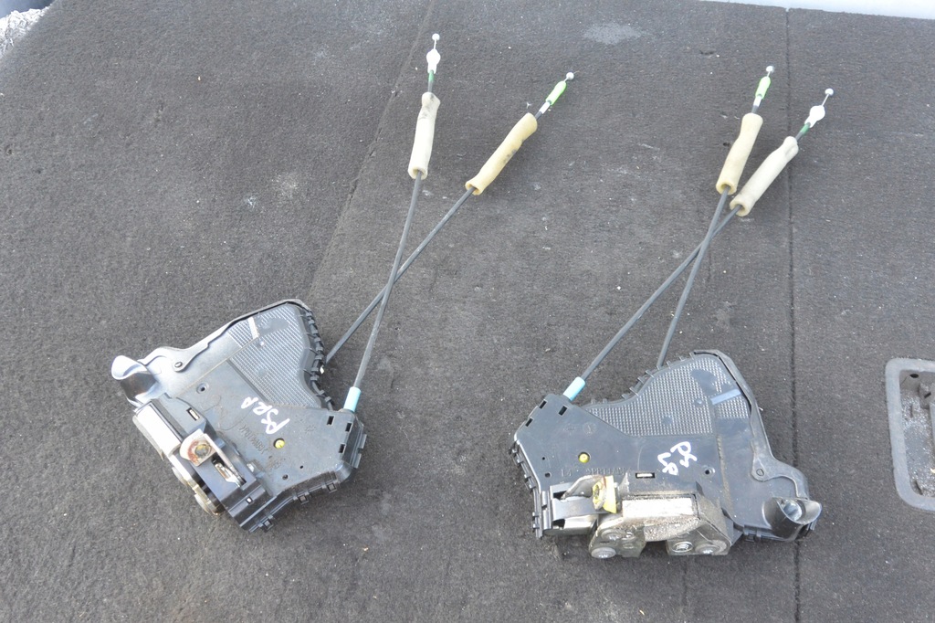 фото №1, Замок дверь правый левый перед toyota prius plus + europa